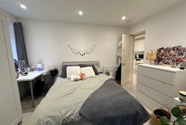 3 bed flat, Burton Road, Withington, Manchester, M201HB - Image 2