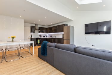 5 bed house, Stile Common Road, Primrose Hill, Huddersfield, HD46DE - Image 2