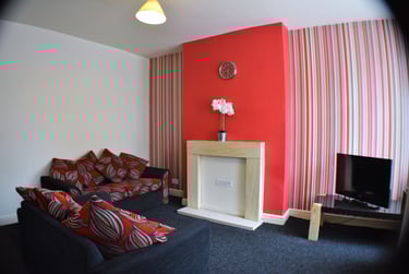 4 bed house, Exmouth street, Near university, Hull, HU52LD - Image 1