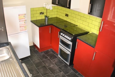 4 bed house, Exmouth street, Near university, Hull, HU52LD - Image 2