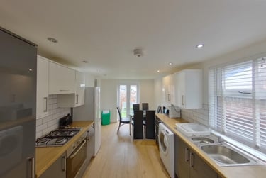 4 bed house, Manvers Street, Newland, Hull, HU52HW - Image 3