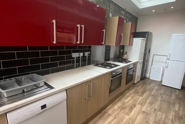 5 bed house, Lambert Street, Newland avenue, Hull, HU52SG - Image 1