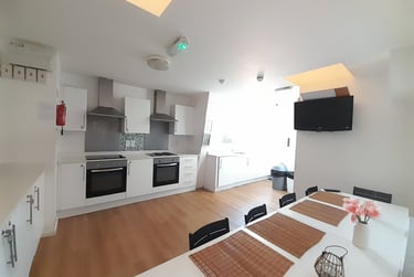 14 bed house, Crendon Street, Buckinghamshire, High wycombe, HP136LS - Image 13