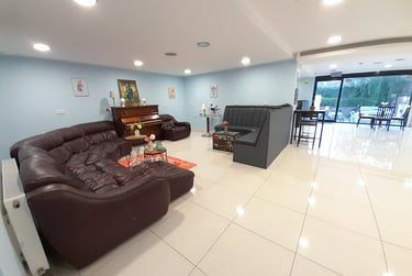 14 bed house, Crendon Street, Buckinghamshire, High wycombe, HP136LS - Image 4