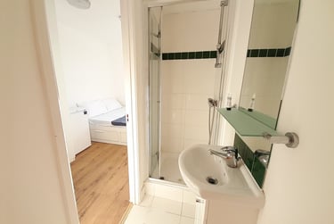 14 bed house, Crendon Street, Buckinghamshire, High wycombe, HP136LS - Image 9