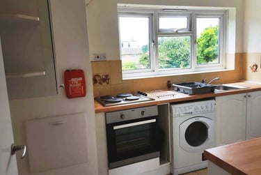 3 bed flat, Beaconsfield rd, Hales place, Canterbury, CT27LH - Image 2