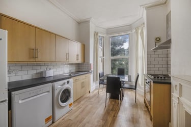 5 bed house, Lisson Grove, Mutley, Plymouth, PL47DN - Image 1