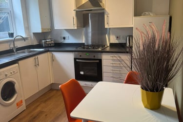 2 bed flat, Penrose Street, City Centre, Plymouth, PL15AT - Image 1