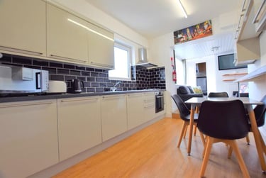 5 bed house, Beechwood Terrace, North Hill, Plymouth, PL46PP - Image 1
