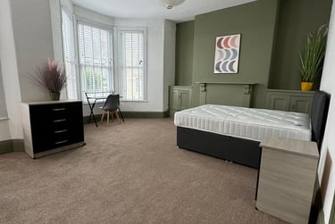 5 bed house, Chaddlewood Avenue, Lipson, Plymouth, PL48RF - Image 1