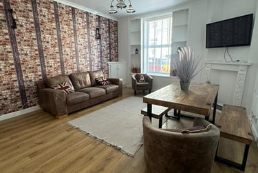 3 bed flat, Clifton Place, North Hill, Plymouth, PL48HU - Image 2