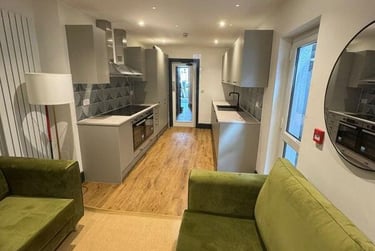 7 bed house, Blenheim Road, North Hill, Plymouth, PL48LJ - Image 3