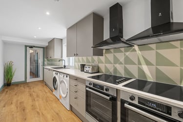 7 bed house, Headland Park, Greenbank, Plymouth, PL48HS - Image 3