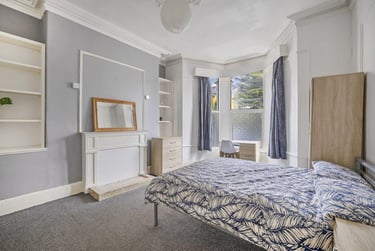 5 bed house, Lisson Grove, Mutley, Plymouth, PL47DN - Image 2