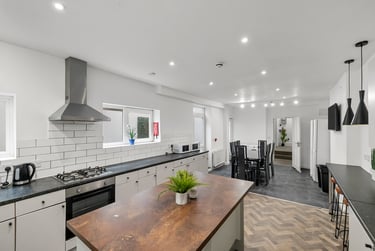 9 bed house, Moor View Terrace, Mutley, Plymouth, PL47EB - Image 2