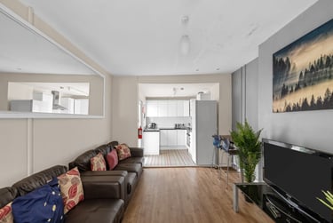 4 bed house, Chedworth Street, Greenbank, Plymouth, PL48NT - Image 1