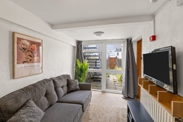 2 bed flat, Hillside Avenue, North Hill, Plymouth, PL46PR - Image 9