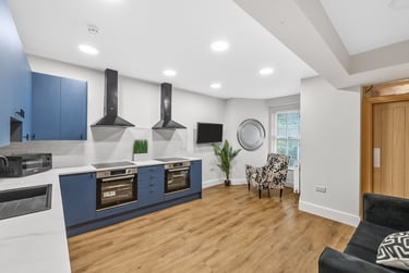 6 bed house, Lisson Grove, Mutley, Plymouth, PL47DN - Image 1