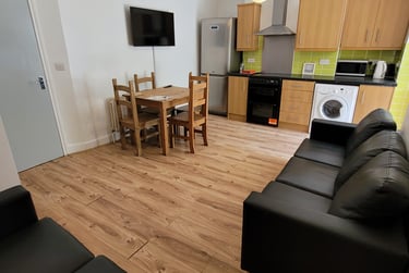 5 bed house, Freehold Street, Near university, Northampton, NN26EW - Image 1