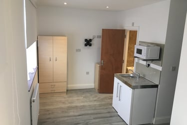1 bed studio, Aintree Crescent, Barkingside, London, IG62HD - Image 4