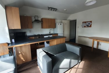 4 bed flat, Hampshire terrace (opposite student's union), Near university, Portsmouth, PO12QF - Image 1