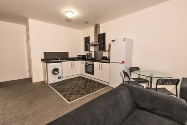 3 bed flat, Clough Road, Heeley, Sheffield, S24BN - Image 2