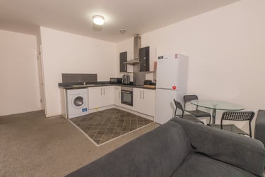 3 bed flat, Clough Road, Heeley, Sheffield, S24BN - Image 3