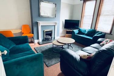 6 bed house, Dunalley Parade, Francis Close Hall, Cheltenham, GL504LU - Image 1