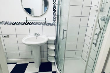 6 bed house, Dunalley Parade, Francis Close Hall, Cheltenham, GL504LU - Image 5