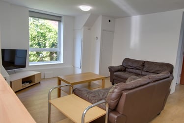 5 bed house, Tenterden Drive, Hales Place, Canterbury, CT27BN - Image 3