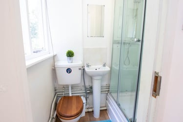 6 bed house, St. Stephens Hill, Hales Place, Canterbury, CT27AR - Image 2