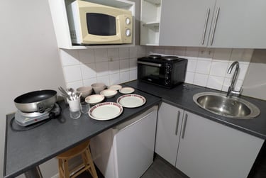 1 bed studio, Western Avenue, East Acton, London, W37TX - Image 6