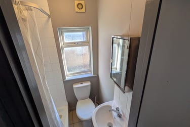 1 bed studio, Western Avenue, East Acton, London, W37TX - Image 8