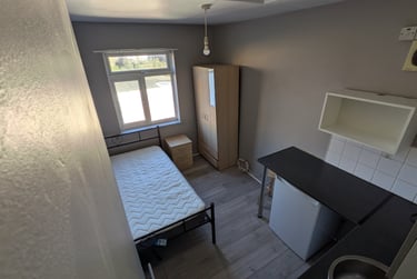 1 bed studio, Western Avenue, East Acton, London, W37TX - Image 2