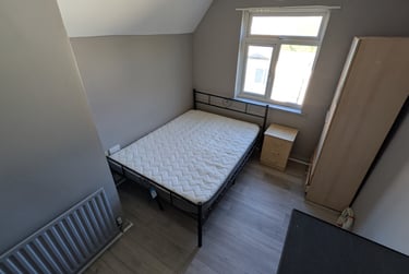 1 bed studio, Western Avenue, East Acton, London, W37TX - Image 1