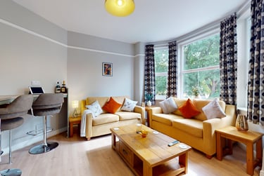 3 bed flat, Platt Lane, Rusholme, Manchester, M147PY - Image 1