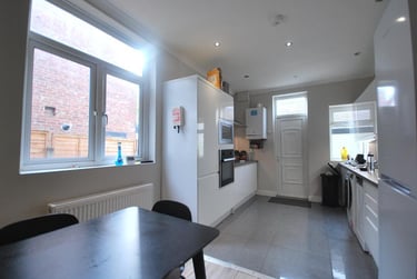 5 bed house, Slade Lane, Levenshulme, Manchester, M192BY - Image 1
