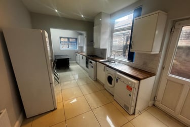 4 bed house, Ladybarn Lane, Fallowfield, Manchester, M146YU - Image 1