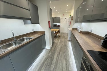 10 bed house, Slade Lane, Levenshulme, Manchester, M192AE - Image 2