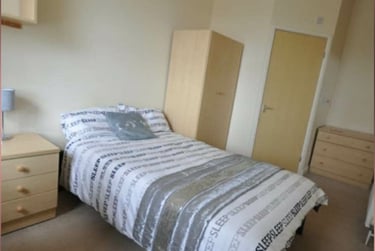 8 bed flat, Mutley Plain, Mutley plain, Plymouth, PL46LE - Image 10