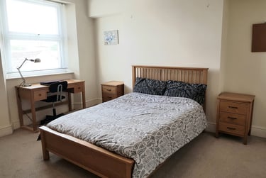 4 bed flat, Mutley Plain, City Centre, Plymouth, PL46JG - Image 1