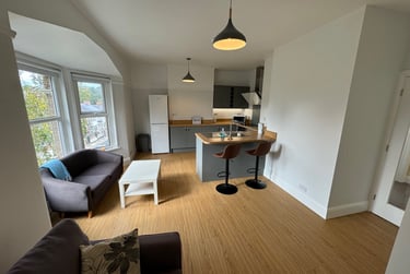 2 bed flat, Green Park Avenue, Mutley, Plymouth, PL46PG - Image 2