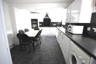 6 bed house, Alexandra Road, Mutley, Plymouth, PL47JT - Image 1