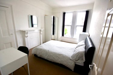 6 bed house, Alexandra Road, Mutley, Plymouth, PL47JT - Image 2