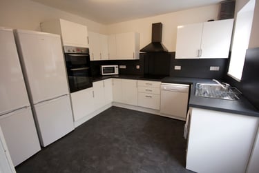 6 bed house, Furzehill Road, Mutley, Plymouth, PL47JZ - Image 1