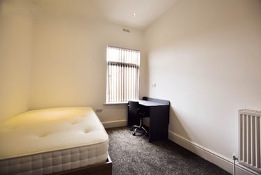 6 bed house, Boughey Road, Shelton, Stoke, ST42BB - Image 10