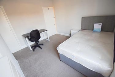 3 bed house, Thornton Road, Shelton, Stoke, ST42BD - Image 1