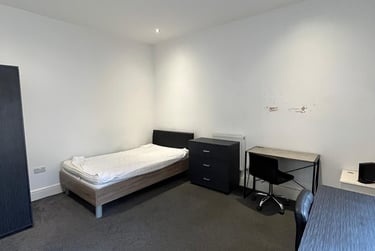 6 bed house, Boughey Road, Shelton, Stoke, ST42BB - Image 2