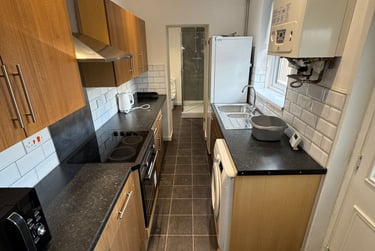 3 bed house, Thornton Road, Shelton, Stoke, ST42BD - Image 10