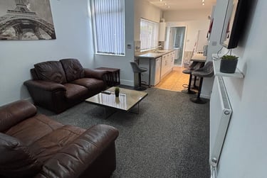 4 bed house, Ashford Street, Shelton, Stoke, ST42EN - Image 1